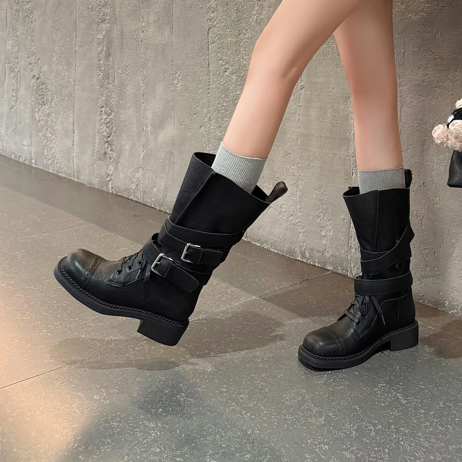 

Arden Furtado 2025 Autumn cowhide Motorcycle boots Round toe Lace up Belt buckle Middle heel Large tubular boots Mid-Calf boots