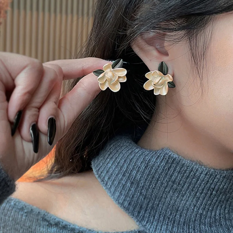GRACE JUN Green Color Enamel Flower Clip on Earring No Pierced Fashion No Pierced Earring Needn\'t Ear Hole Ear Clip Korea Style