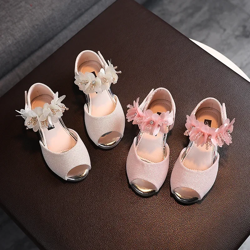 Sandali per bambini nuovo stile estivo Ragazze Moda Strass Fiore Scarpe da principessa Bambine Scarpe da ballo con suola morbida Ragazze