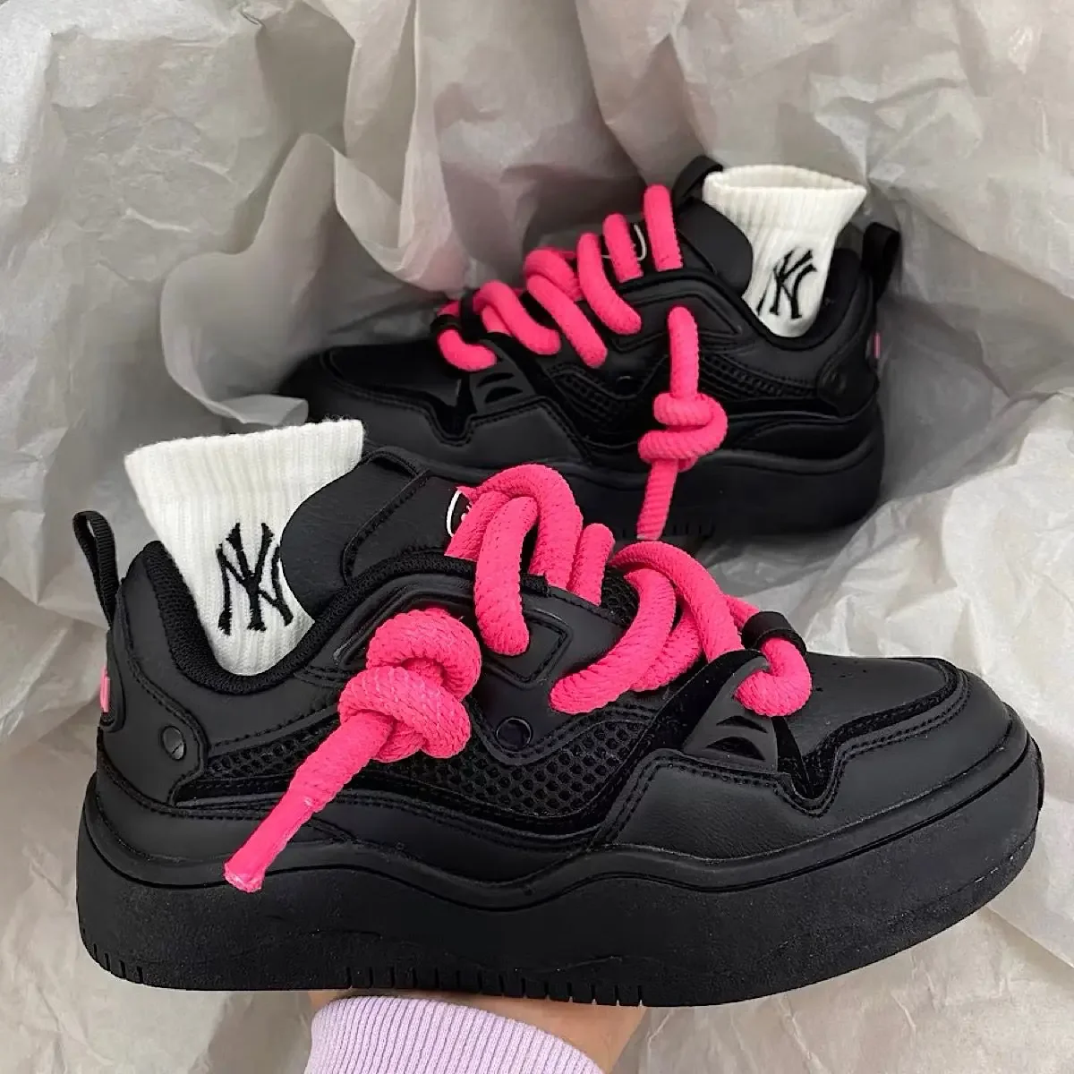 Retro Design Sport Shoes Women Men Black Pink Chunky Sneakers Hip Hop Street Footwear