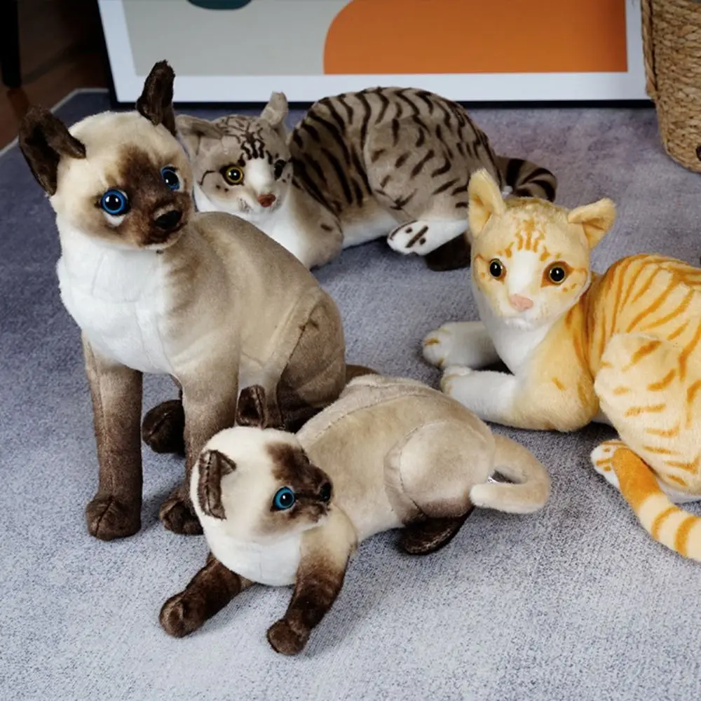 大きな目で横たわる猫のぬいぐるみ、タビー猫のぬいぐるみ、かわいい動物のぬいぐるみ、立つ猫のぬいぐるみ、20/25/35cmのシャム猫の枕