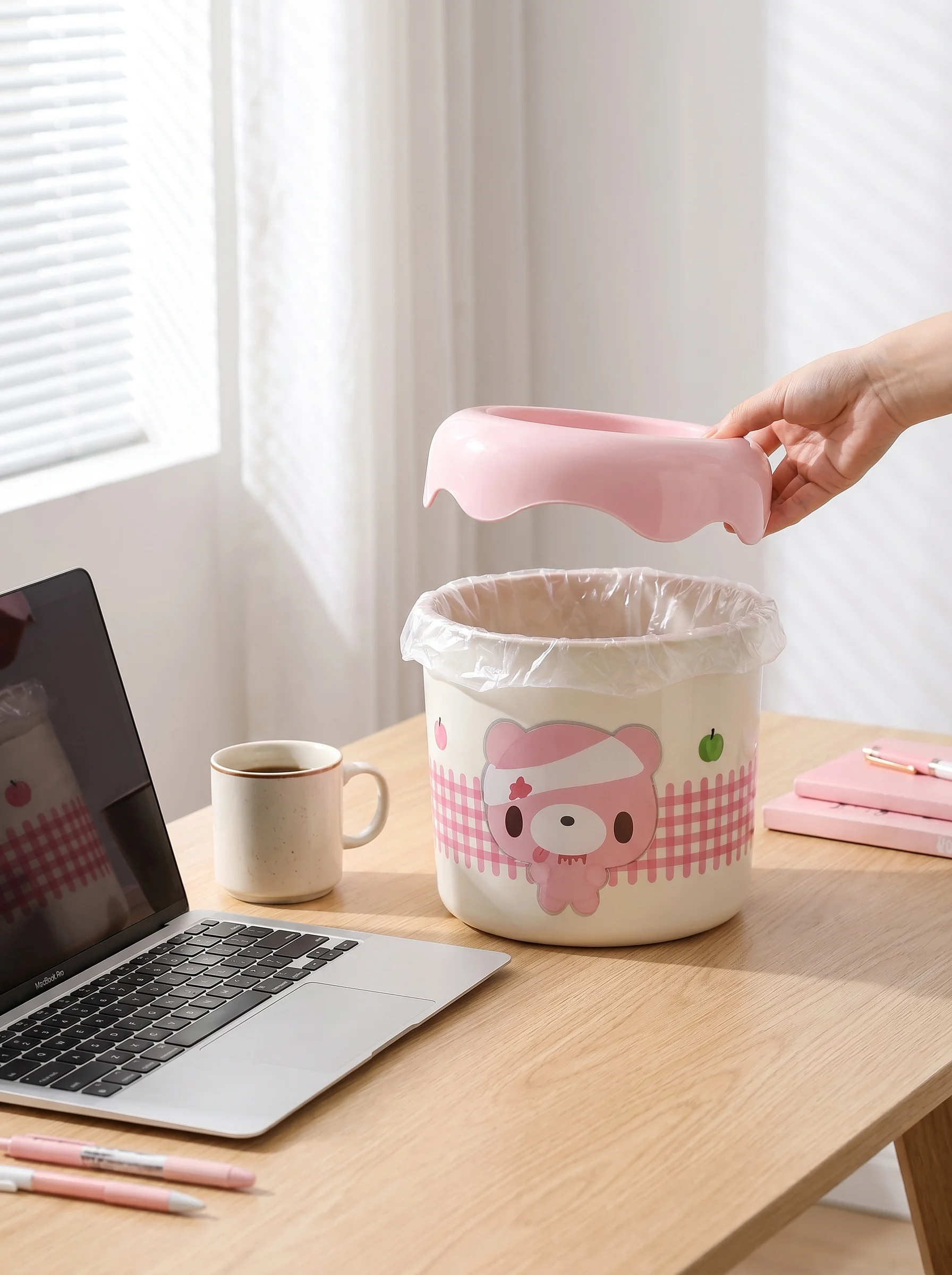 Cute Bear Desktop Trash Can with Lid, Mini Kawaii Plastic Waste Bin for Office Bedroom, Hidden Garbage Bag Design