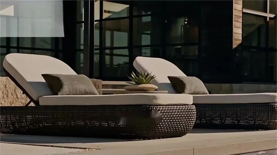 

-Modern Black Aluminum Rattan Sunbed Lounger Durable Outdoor Furniture for Hotel Resort Pool for Living Room