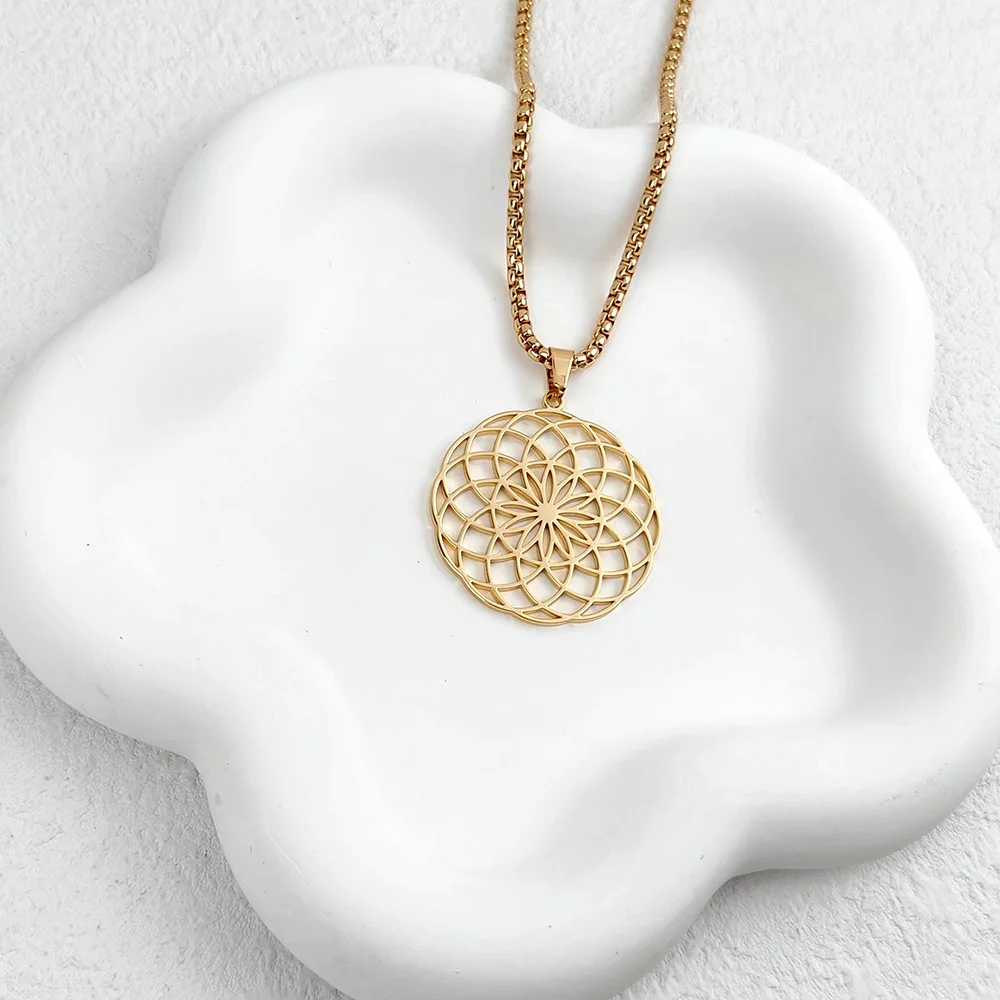 Geometric Round Surround Hydrangea Pattern Pendant Necklace Women's Stainless Steel Jewelry Bohemian Line Style Chains Accessory