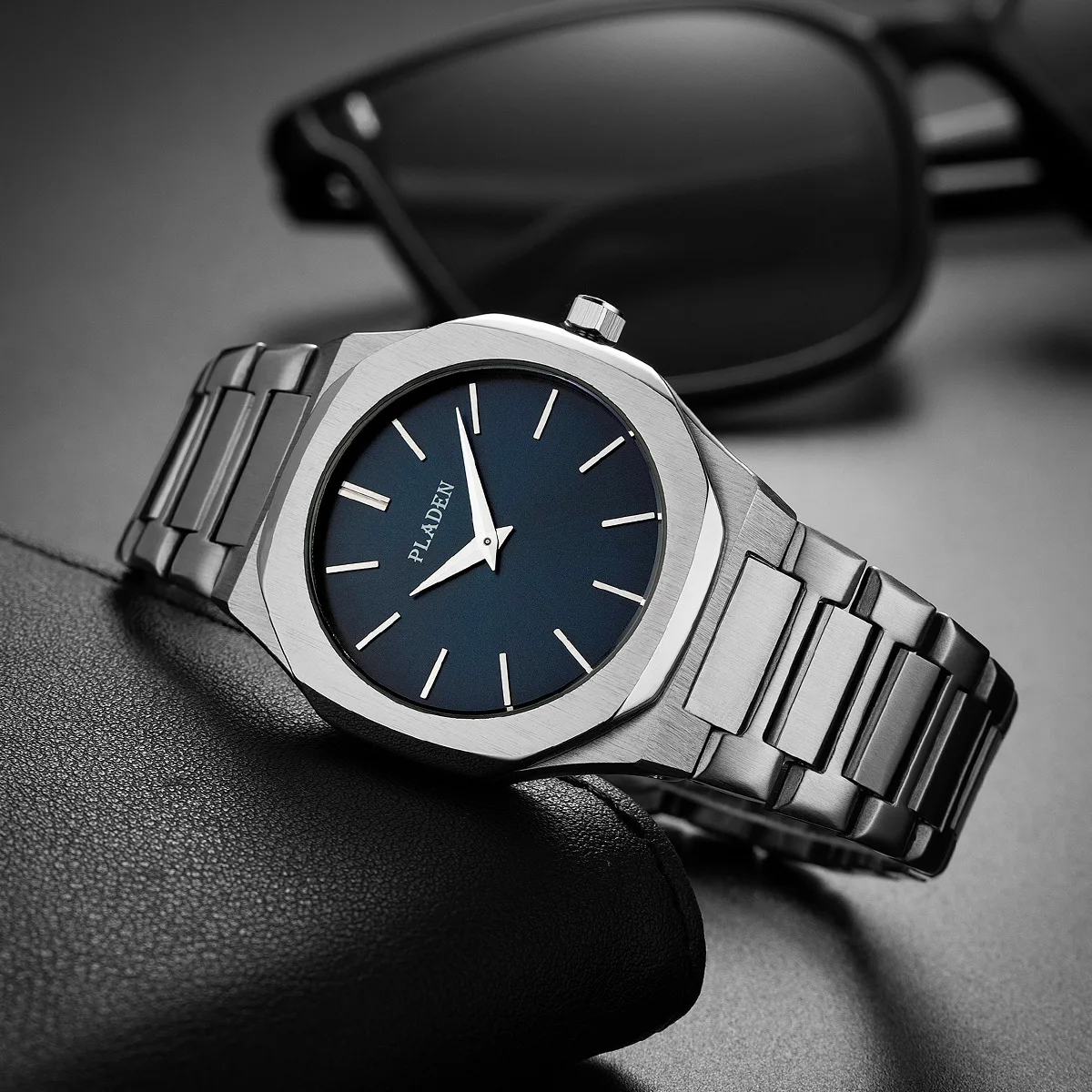 Quartz Watch for Man with Miyota Movement from Japan Ultra-Thin Watch 40mm Diameter and 7mm Thickness Steel Case and Bracelet