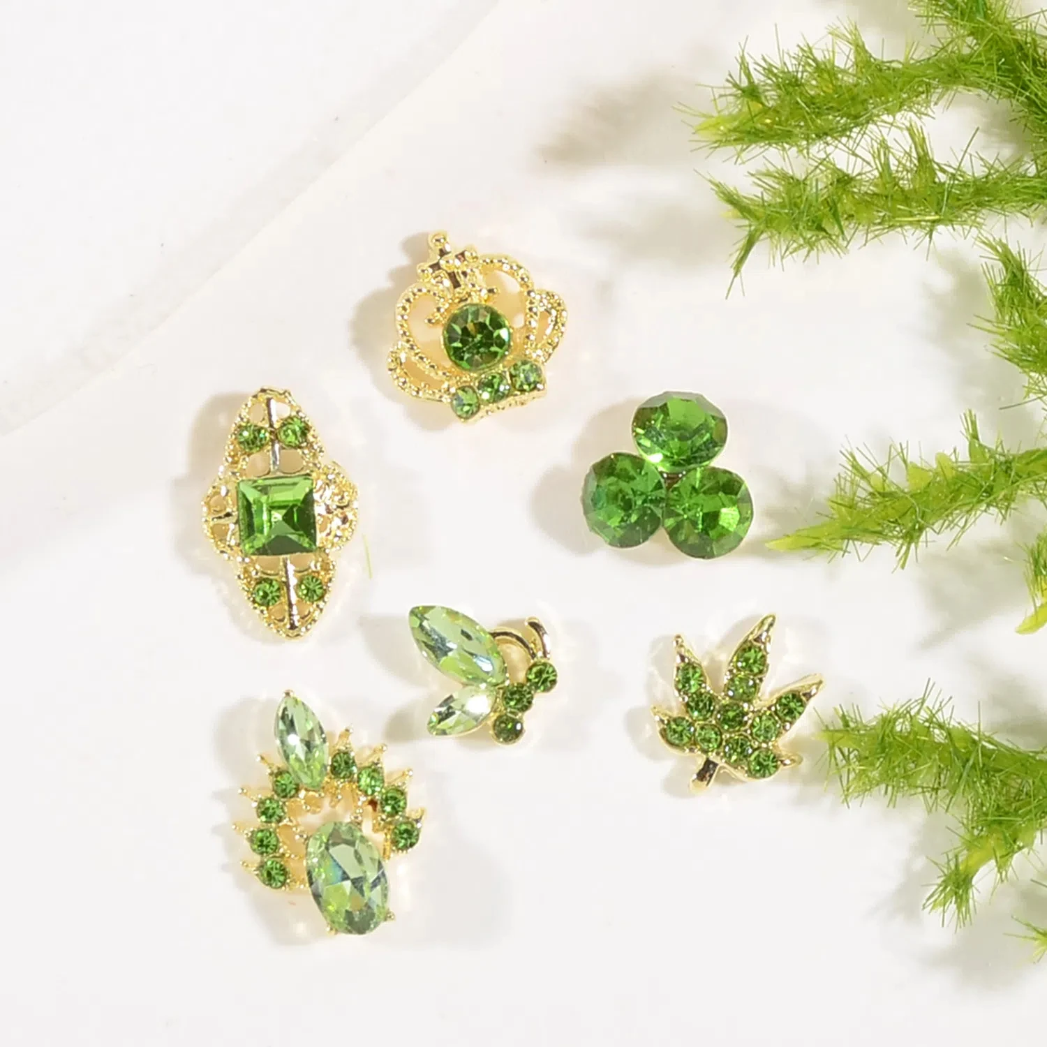 DIY 3D 나비 합금 다이아몬드 네일 아트 장식-살롱 일일 사용을위한 슈퍼 요정 빛 녹색 뱀 디자인 손톱 액세서리