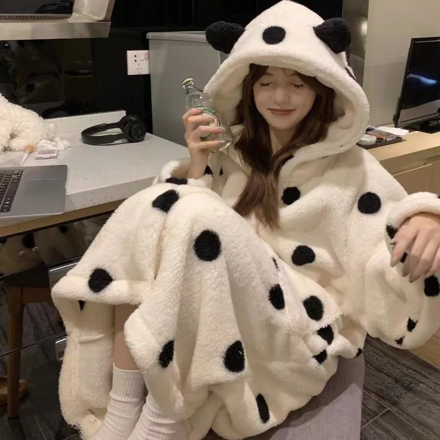 Autumn and Winter Ladies New Polka Dot Warm Robe Pajamas Girls Facecloth Home Wear Coral Fleece Thickened Long Sweet Princess