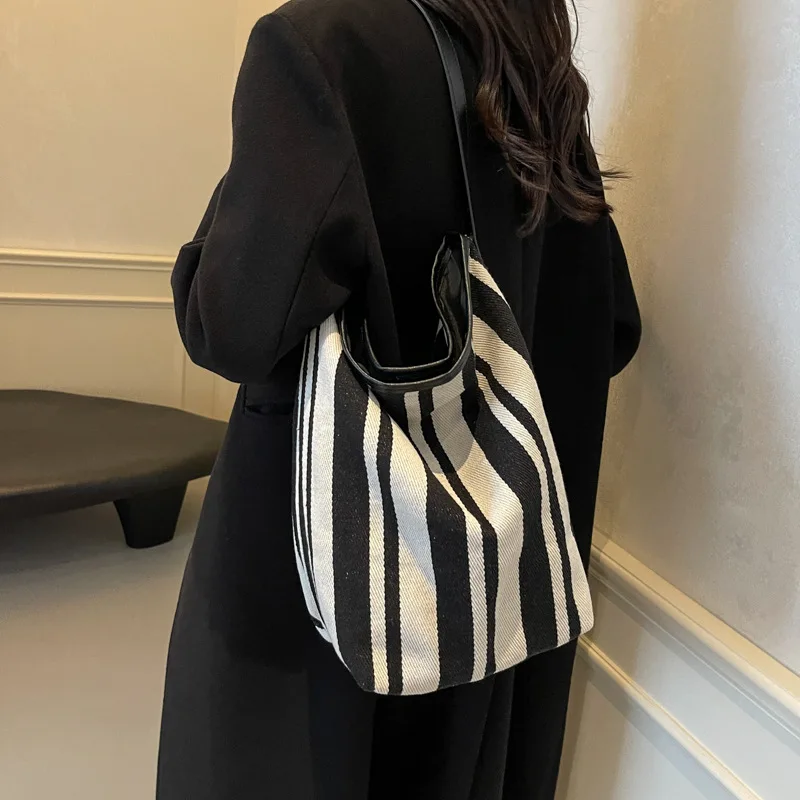 

Women's Bags 2025 New in Fashion Large Canvas Shoulder Crossbody Bag for Woman 2025 Cloth Korean Female Student Bookbag Handbags