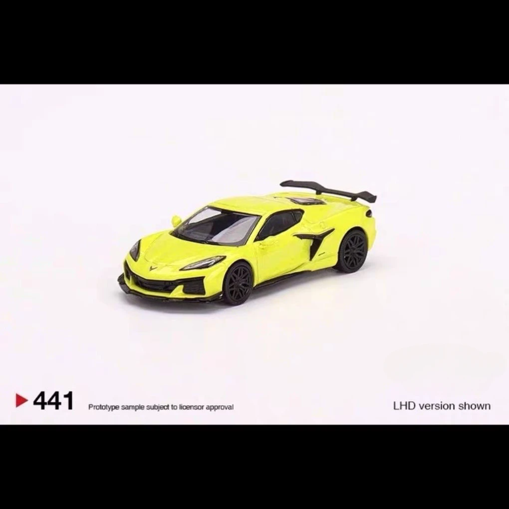 

MINIGT 1:64 Chevrolet Corvette Z06 Yellow Alloy Car Model 441