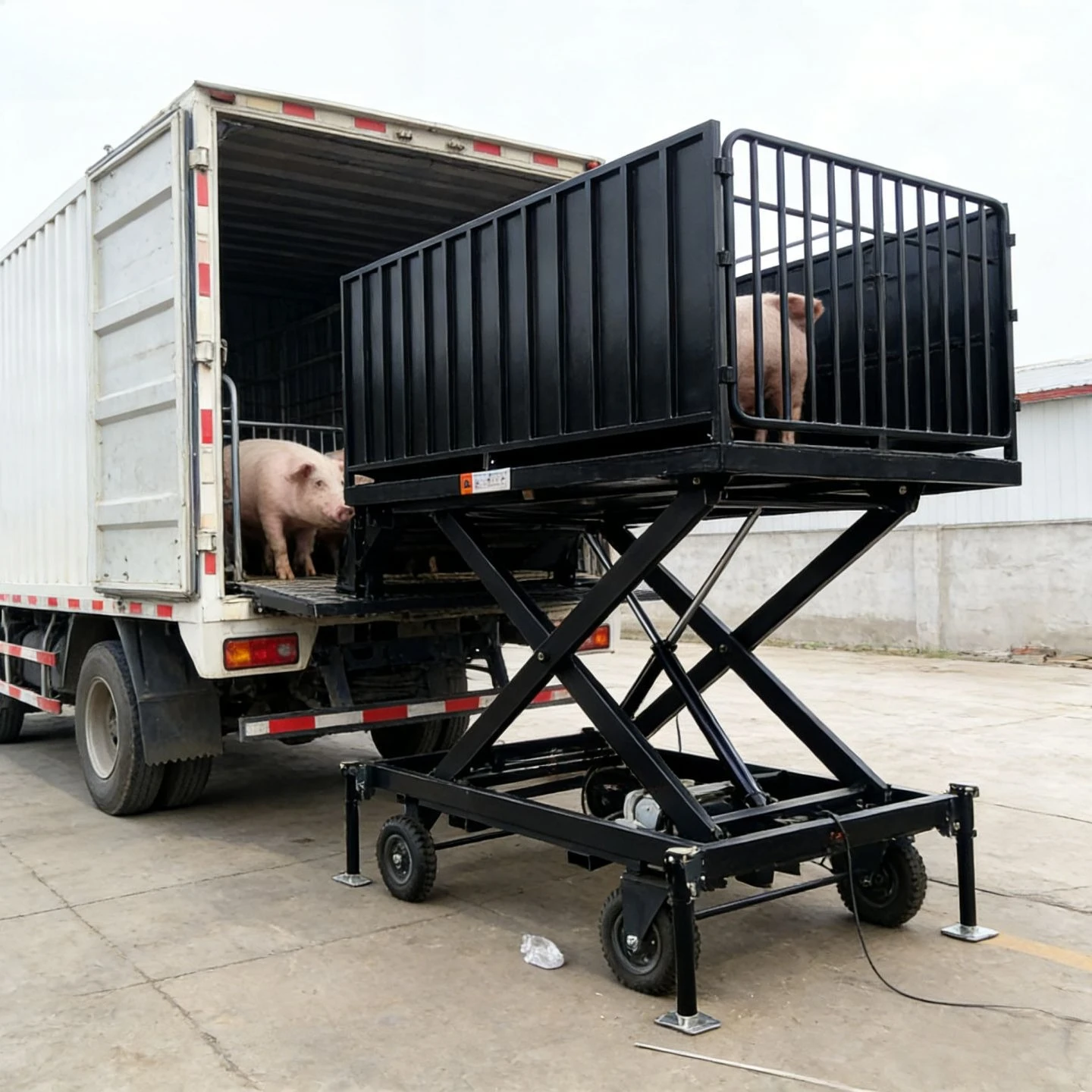 Cattle and sheep horse lifting platform fixed large pig unloading platform breeding loading and unloading platform pig turnover
