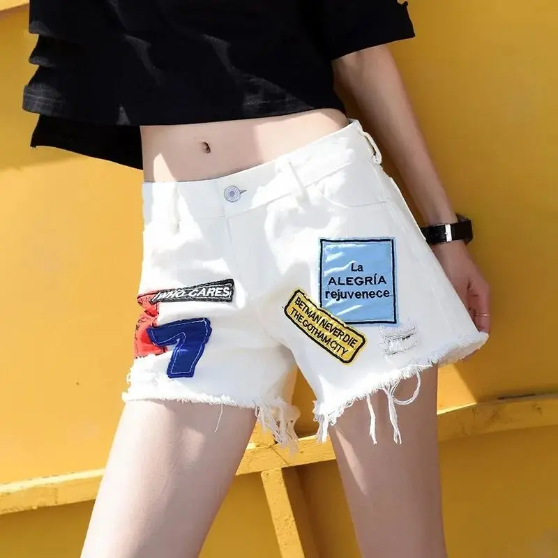 Branco denim shorts feminino verão 2025 nova versão coreana estudantes soltos rasgados buracos finos calças de perna larga calças quentes mendigo tendência