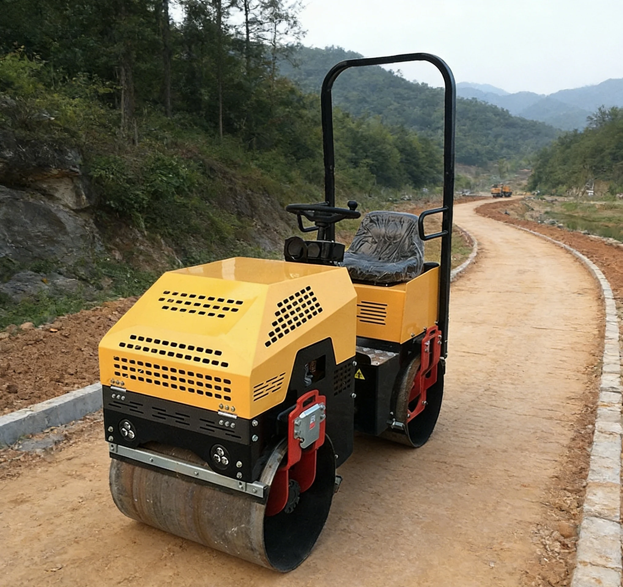 Durable and Reliable Compactor for Smooth Pavement Finishing High Efficiency 4 Ton Vibratory Road Roller