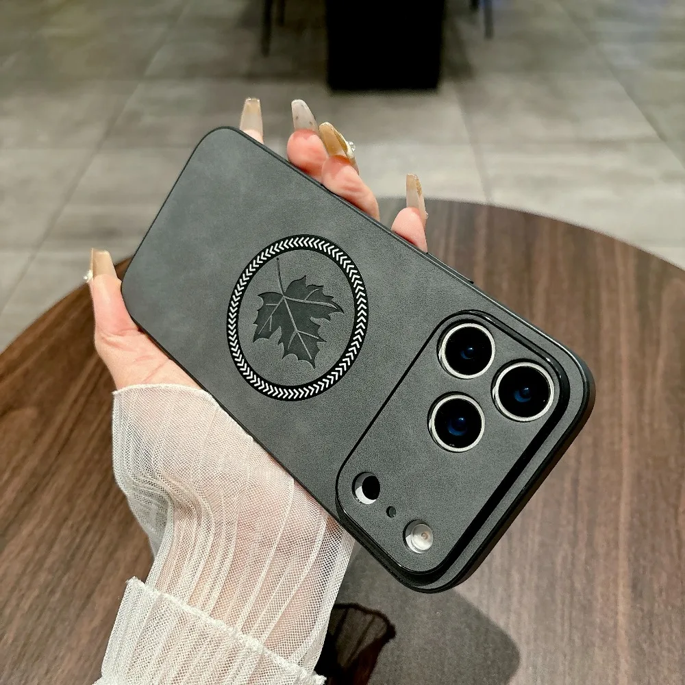 حافظة جلدية مغناطيسية لهاتف آيفون 17 برو ماكس 17 اير 17 برو غطاء ثلاثي الأبعاد منقوش على شكل ورقة القيقب مغناطيس ماج آمن كاميرا كاملة Fundas #2