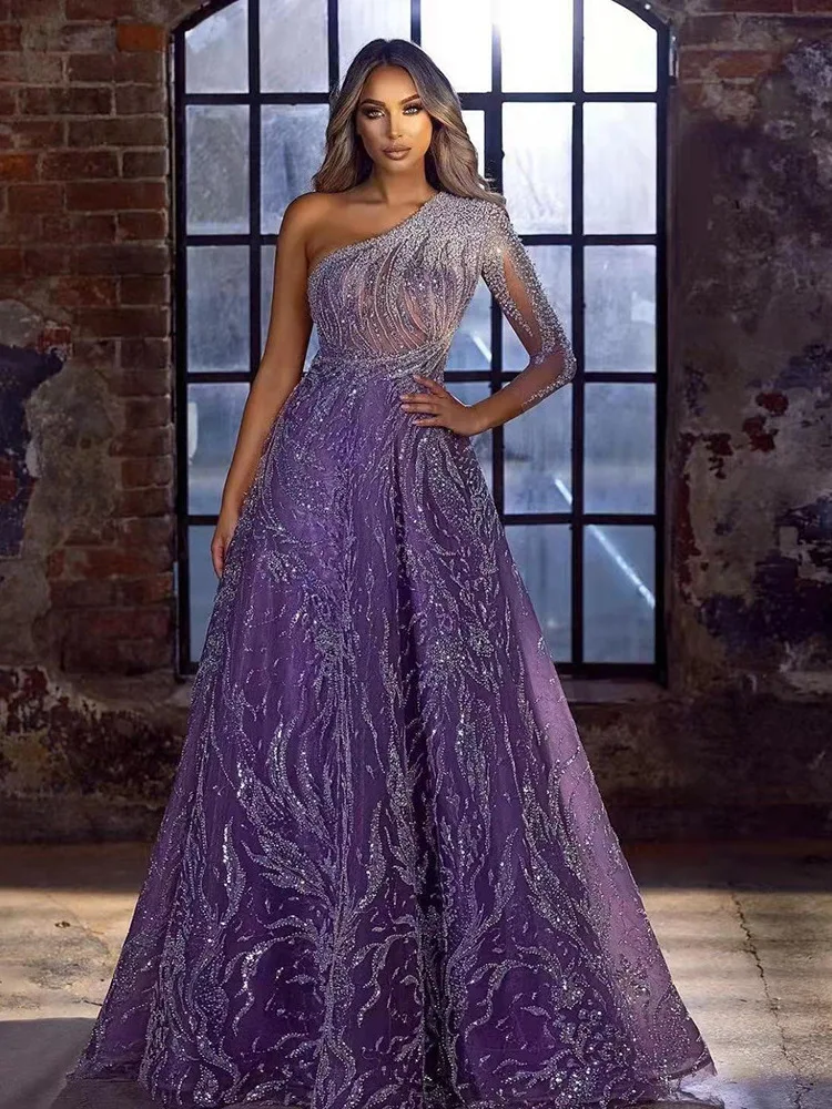 

Элегантное фиолетовое вечернее платье для женщин: роскошное, сверкающее, для балов, концертов, торжеств и новогодних церемоний