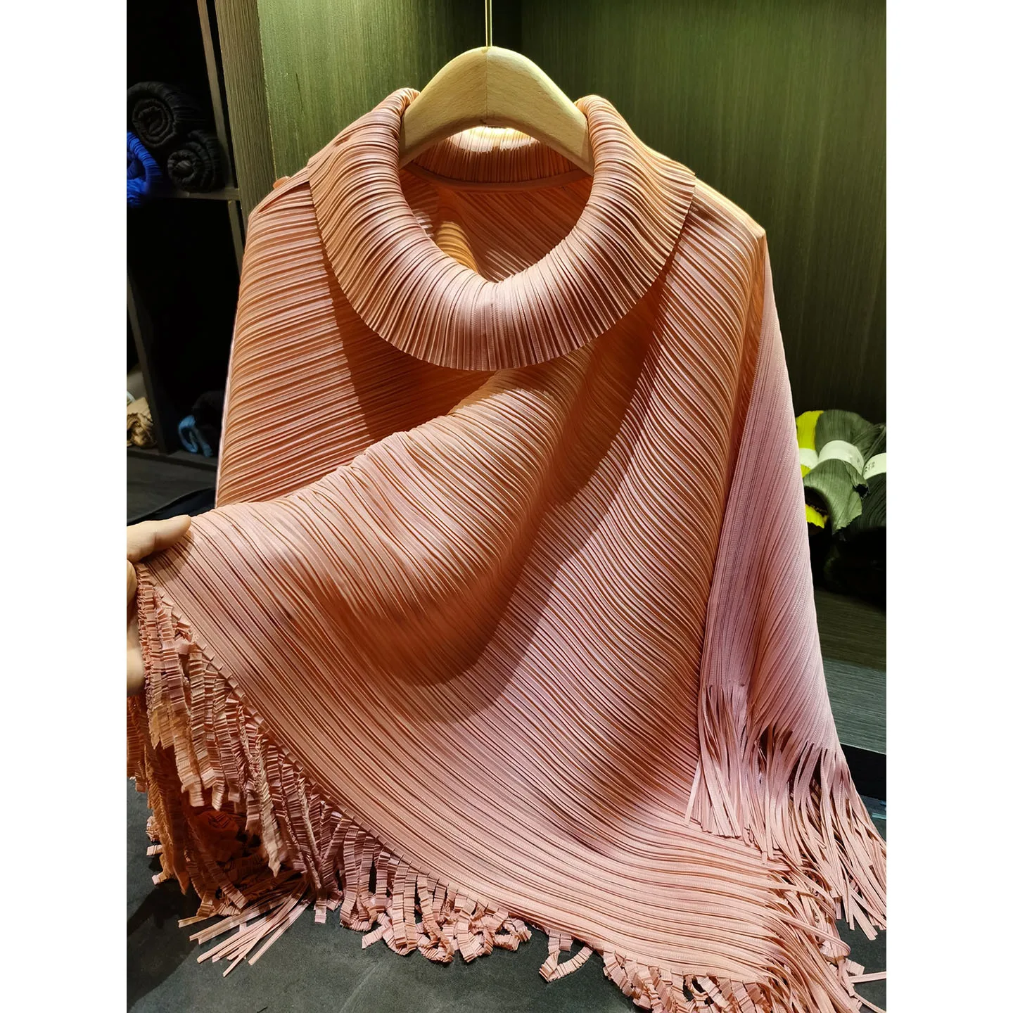 High-quality Elegant Minimalist Solid-colored Pleated High-neck T-shirt Spring/summer New Style with Fringe Hem Cape Top