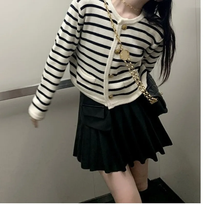 Spring and Autumn Loose Short Coat with Golden Buckle Contrasting Color Stripes and Round Neck Paired Knitted Cardigan for Women