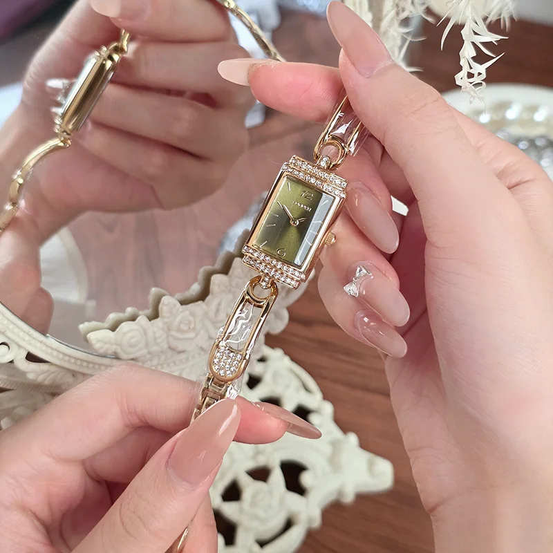 Elegant women's wristwatchfashionable and luxurious highend quartz women'swatchsmall green watcha gift for ladieswomen's series.