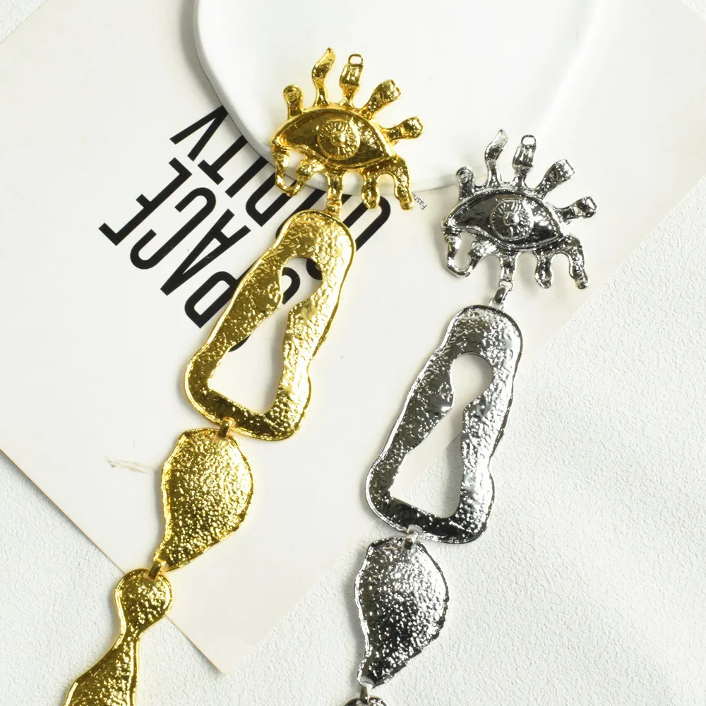 Surrealistische Halskette mit geometrischem Anhänger aus Metalllegierung in Form von Augen und Nase für Damen, übertriebener Markenschmuck, Statement-Accessoire – Detail 16
