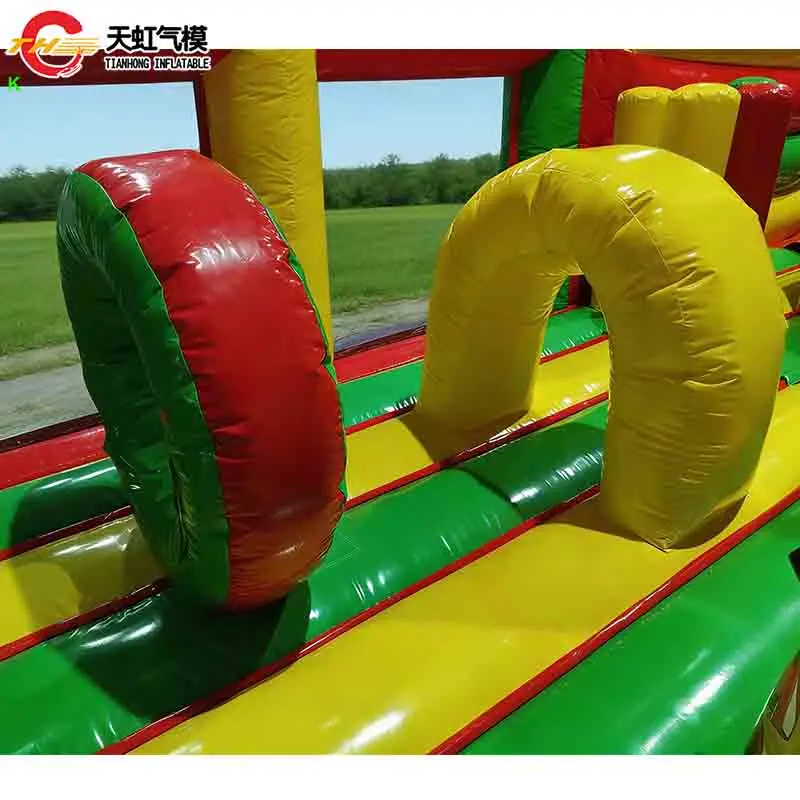 Kommerzielle aufblasbare Fußball-Hindernisrutsche auf dem Meer, maßgeschneiderte aufblasbare Hüpferrutsche, Spielplatz mit Gebläse