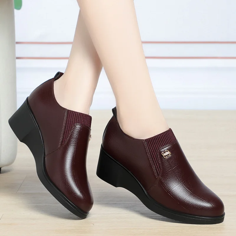 

Slope Heeled Leather Shoes, Women's 2025 New Middle-aged Flat Bottomed Women's Shoes, Soft Leather Shoes, Single Shoes