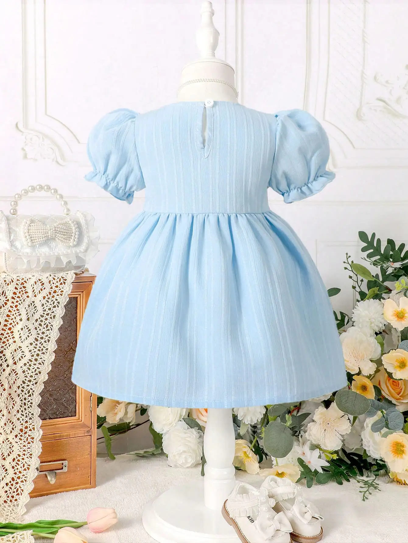 Baby summer fashion sweet elegant comfortable breathable dress.