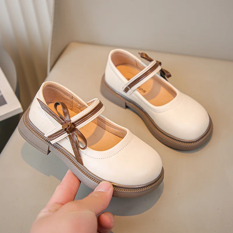 Prinsessenschoenen met zachte zolen voor meisjes Lente 2025, nieuwe stijl, eenvoudige en westerse stijl Zhongda campusprestatieschoenen voor kinderen