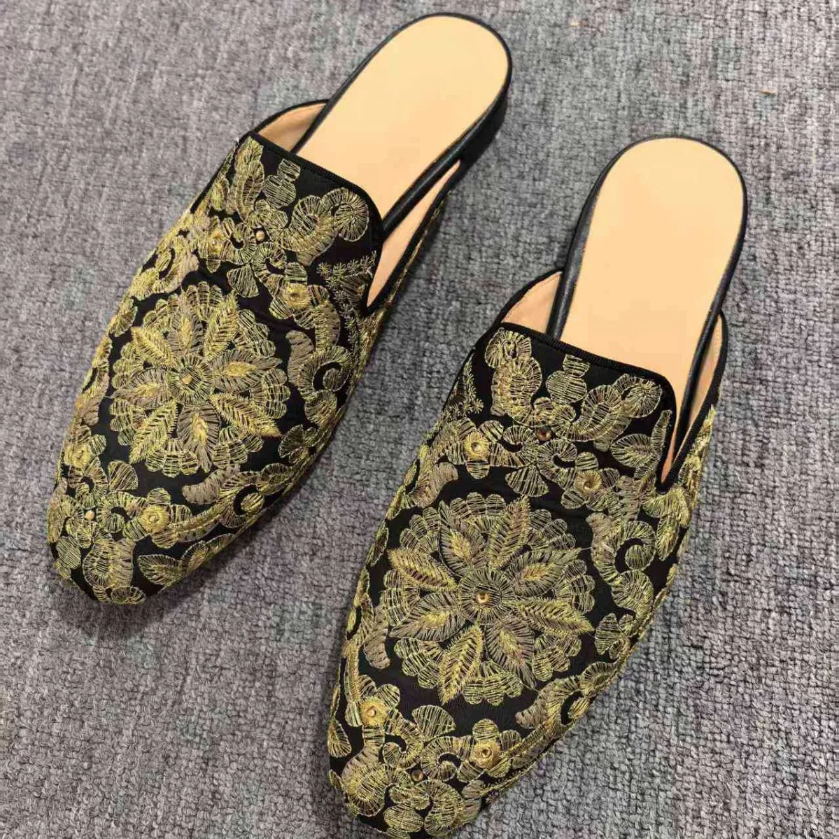 

Embroidery Patchwork Round Toe Man Slippers Flats Prints Low Heel Male Casual Footwear Summer Outdoor Grace Men Shoes Luxury