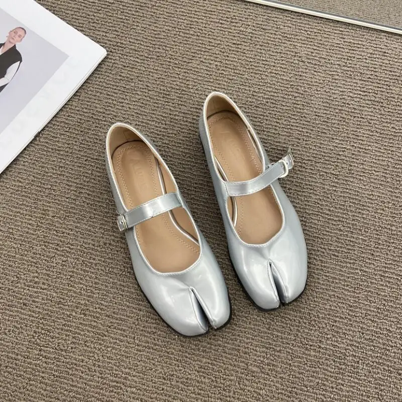 New Arrivals Ninja Tabi Mary Janes Flats Shoes Women 2024 Spring Belt Buckle Split Toe Shoes Trotters Mocasines Female Pumps