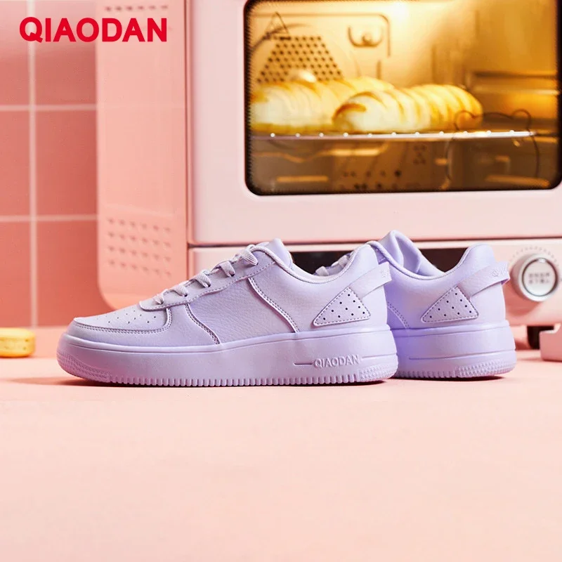 QIAODAN Leather Skateboarding Shoes for Women 2025 New 4 Color Patchwork Female Casual Versatile Sport Sneakers XM2690550B