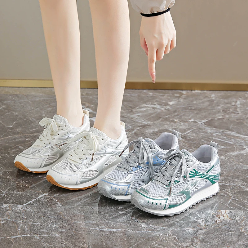 

Designers' New Low-top Silver Casual Shoes for Men and Women, High-quality Breathable Casual Sports Shoes for Men and Women.