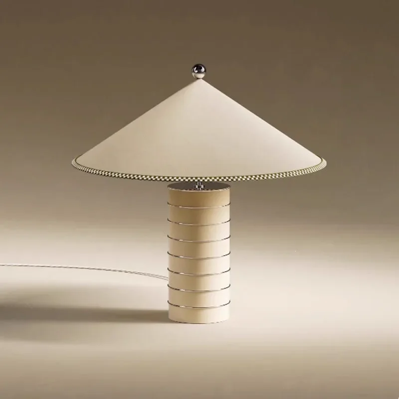 Retro Luxury Table Lamp for Bedroom Bedside Night Light Modern Designer Desk Lighting for Living Room Hotel Study Home Decor