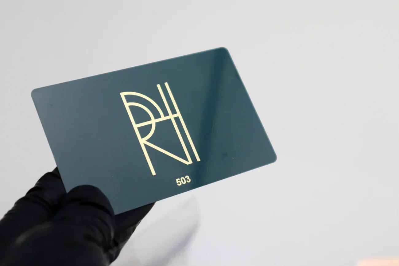 

Настраиваемые визитные карточки из нержавеющей стали серебристо-черного цвета, различные цвета, интерфейс связи NFC и RFID с собственным дизайном