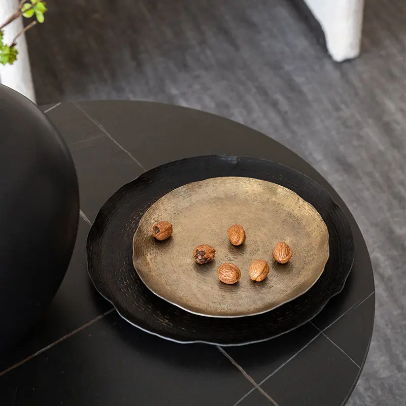 Imported wabi-sabi style handmade hammered metal aluminum retro pallet made old round decorative plate storage tray ornaments