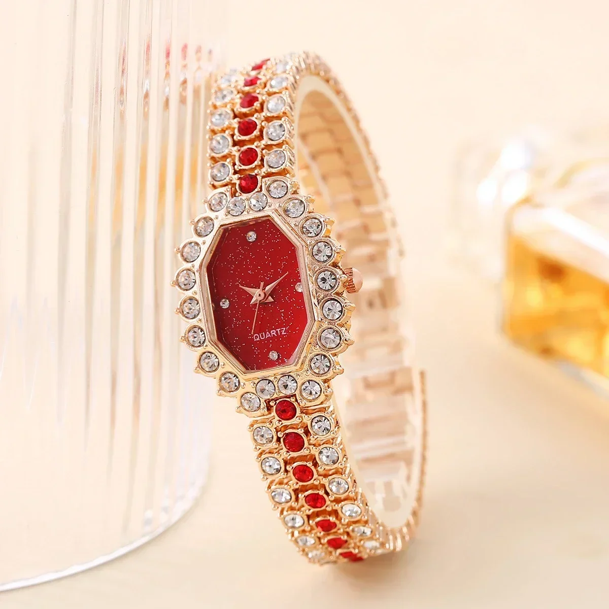 Ladies' watches are versatile in temperament, fashionable, simple and trendy in style, and ladies' quartz watchesFashion Watch