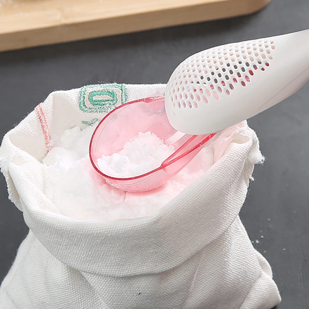 

Plastic Dusting Spoon Kitchen Flour Sifter Baking Sieve Strainer Easy Clean Long Handle Flour Sieve for Sugar Cinnamon Cocoa