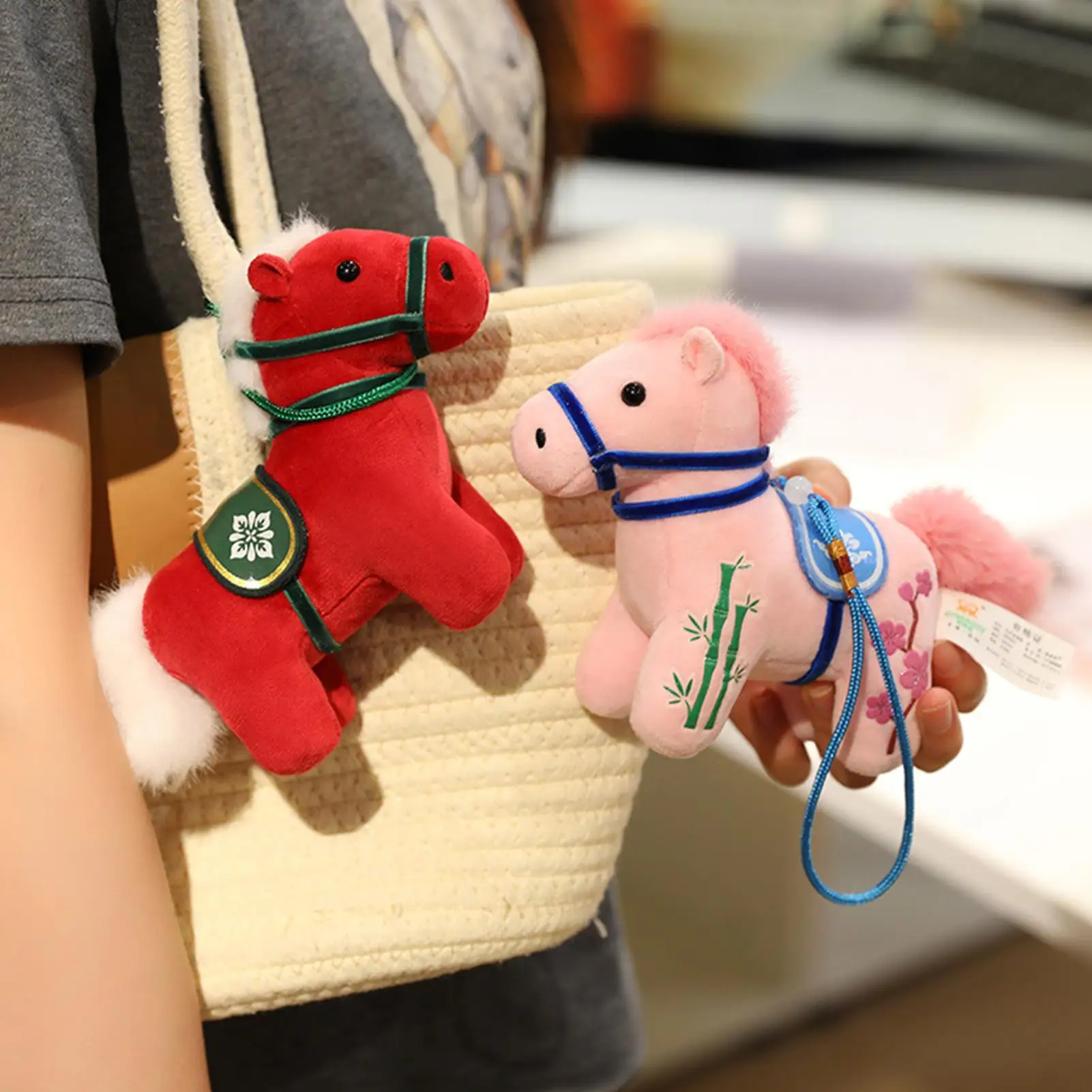 2026 année du cheval mascotte sac en peluche charme nouvel an chinois cheval en peluche pour enfants adolescents adultes passionnés de mode étudiants