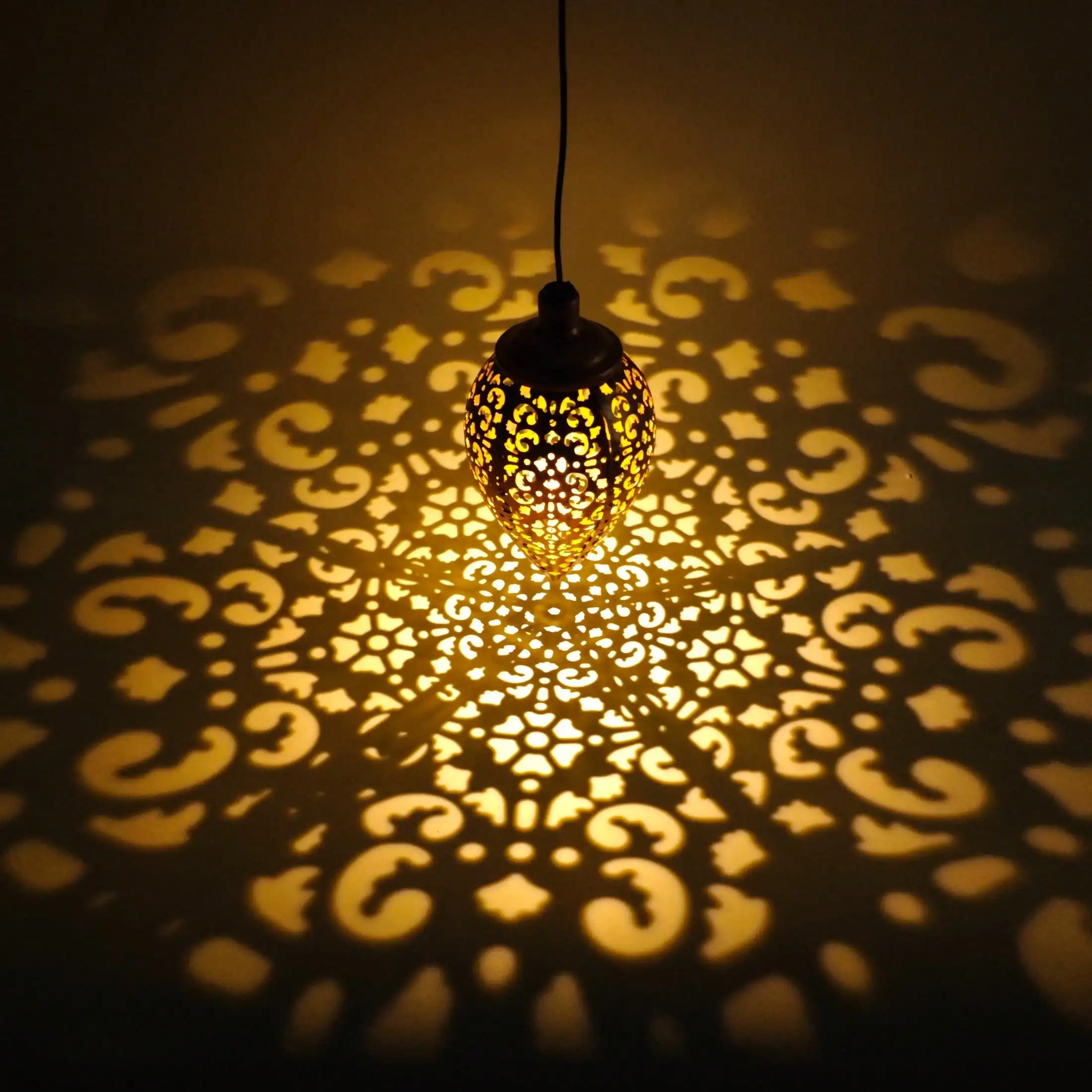 1pc Solar Hollow Projection Hanging Light: Auto Switch, Ambient, Outdoor/Garden/Lawn Decor