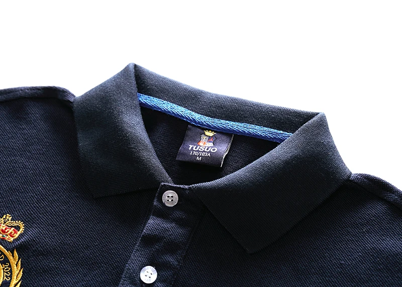 Neues Poloshirt für Herren mit Stickerei, Patchwork, Farbkontrast, schmaler Passform, klassischem Design, originellem Polokragen, aus reiner Baumwolle, atmungsaktiv. – Detail 12