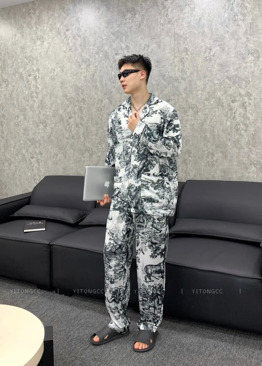 

Роскошный парный комплект атласных пижам для мужчин и женщин с животным принтом, с длинным рукавом, на пуговицах, 2 предмета, для сна и отдыха, новинка 2026 года