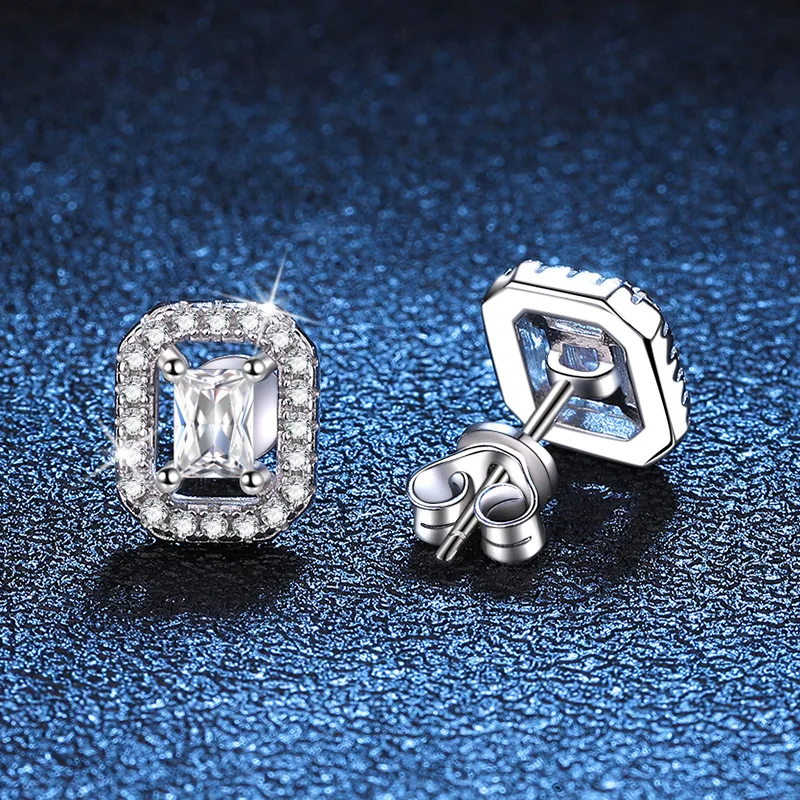 

LioraGem Full-diamond Rectangular Earrings, High-End 50-Point D-Color Moissanite Stud Earrings for Women Platinum PT950 Stamp