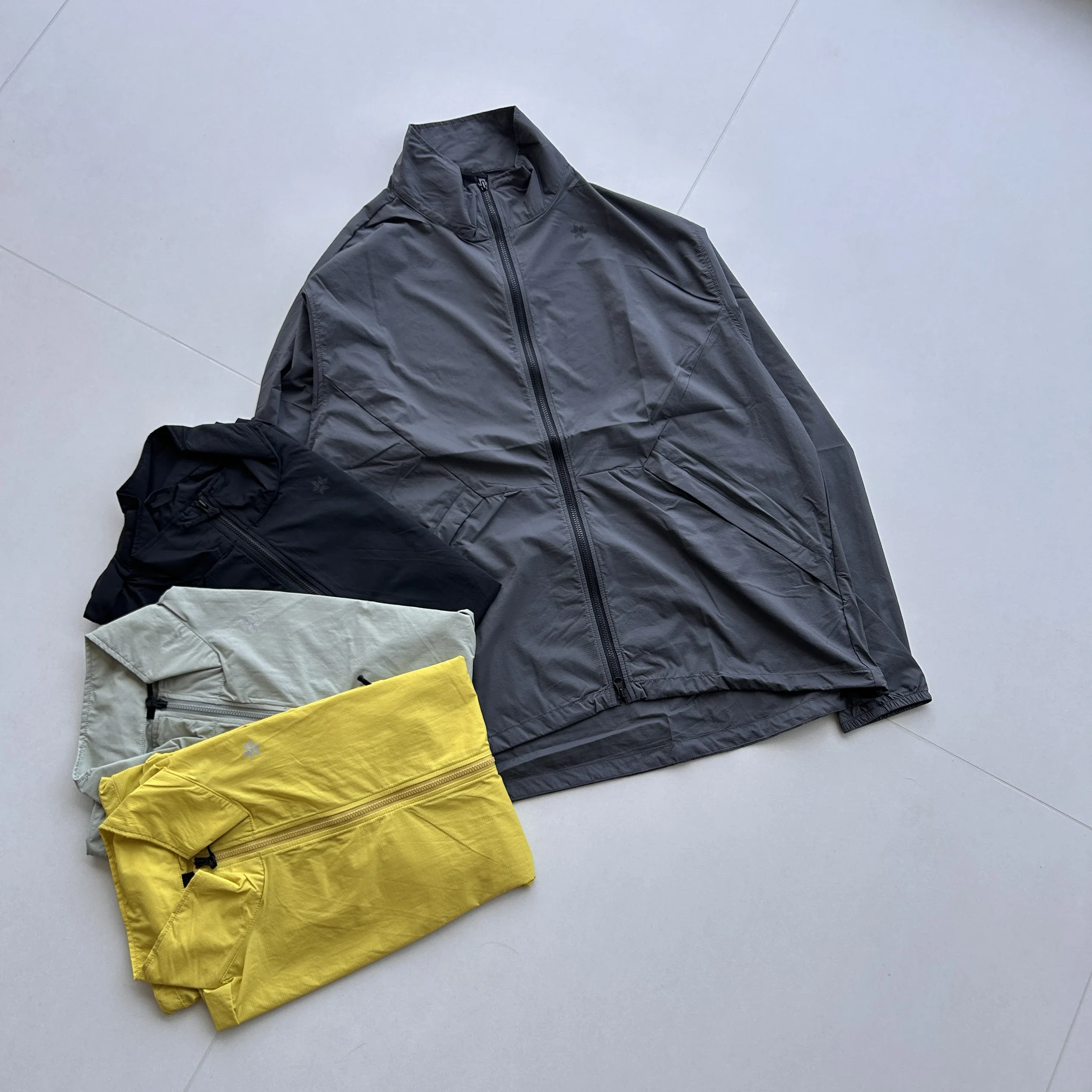 

GwIn 25ss outdoor ultra-light windproof waterproof stand-up collar can store sunscreen clothing neutral