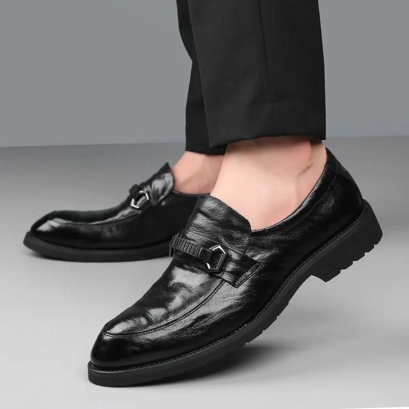 

Весенне-осенние черные мужские туфли с мягким острым носком, тренд 2025 года, официальные дешевые повседневные деловые новые модельные туфли, мужские туфли