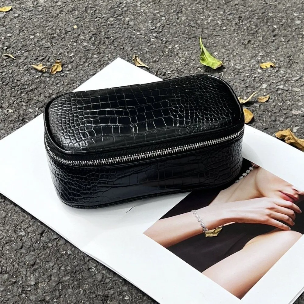 Fashion PU Leather Makeup Bag Crocodile Texture with Handle Travel Organizer Zip Closure Cosmetic Case for Women and Men