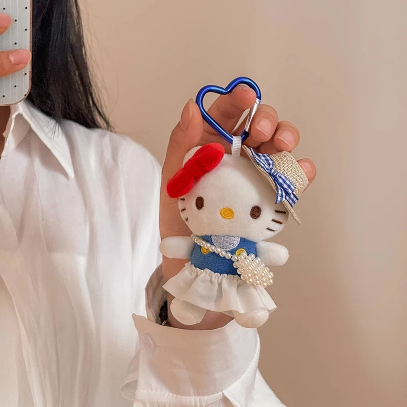 

Sanrios Bag Accessories Anime Straw Hat Skirt Hellokittys Keychain Pendant Cute Plush Toys Doll Car Keyring Hanging Ornament