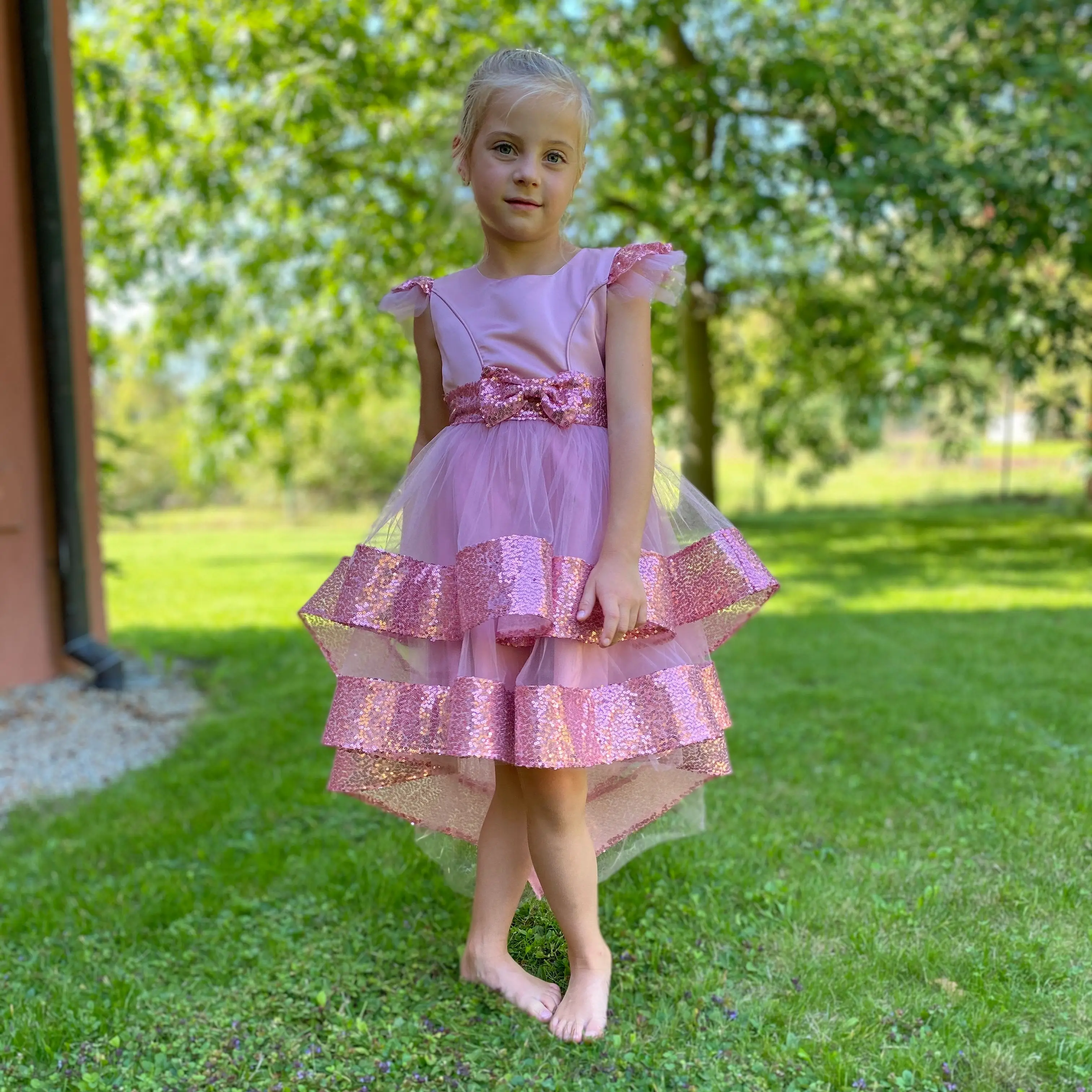 European style fluffy girl ball trailing princess dress suitable for girls aged 3 to 12 with sequin short sleeved dresses