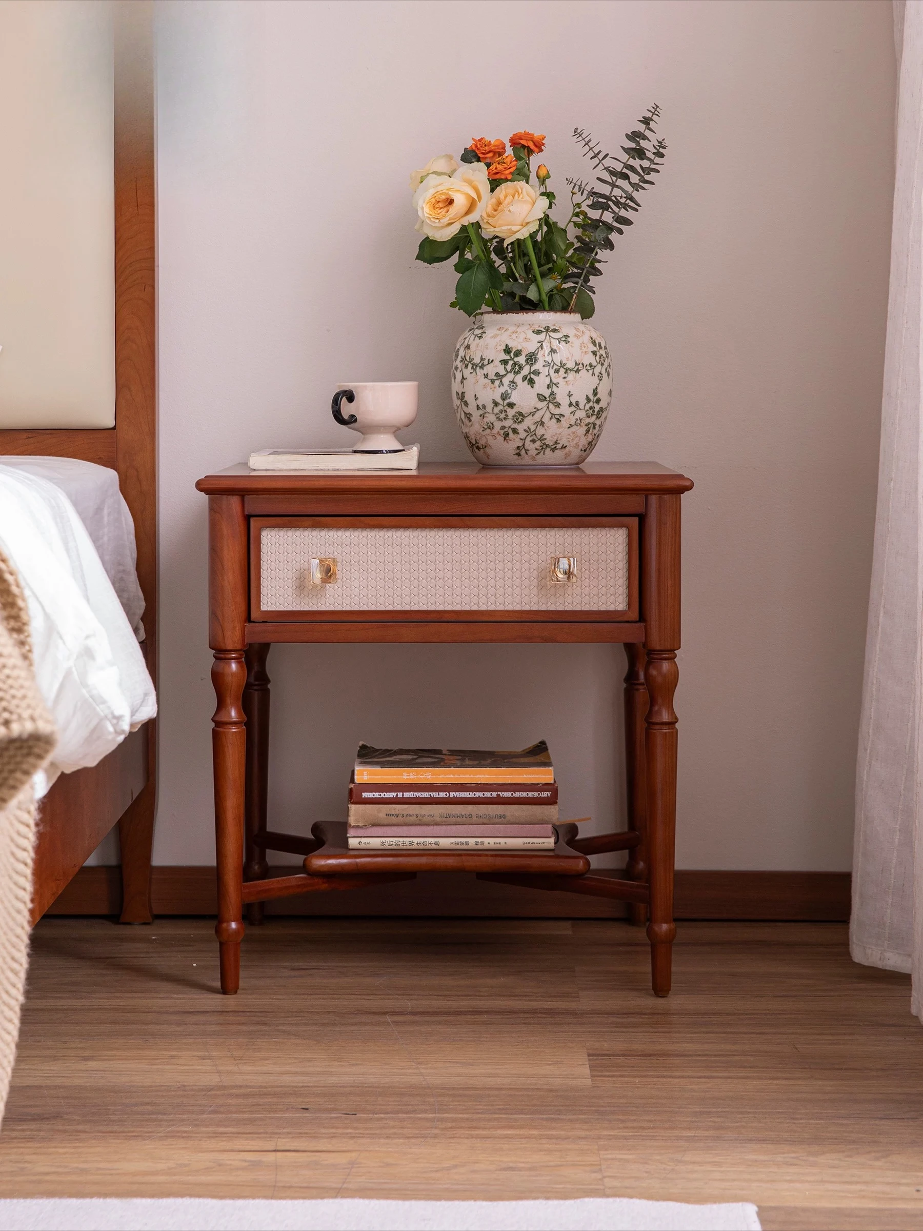 DSA home bedroom bedside table, contrasting colors medium and antique style bedside table solid wood retro sofa edge few