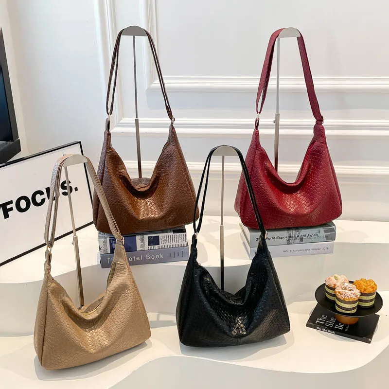 

Tote bag for women new casual and niche design fashionable shoulder bag large capacity for daily commuting