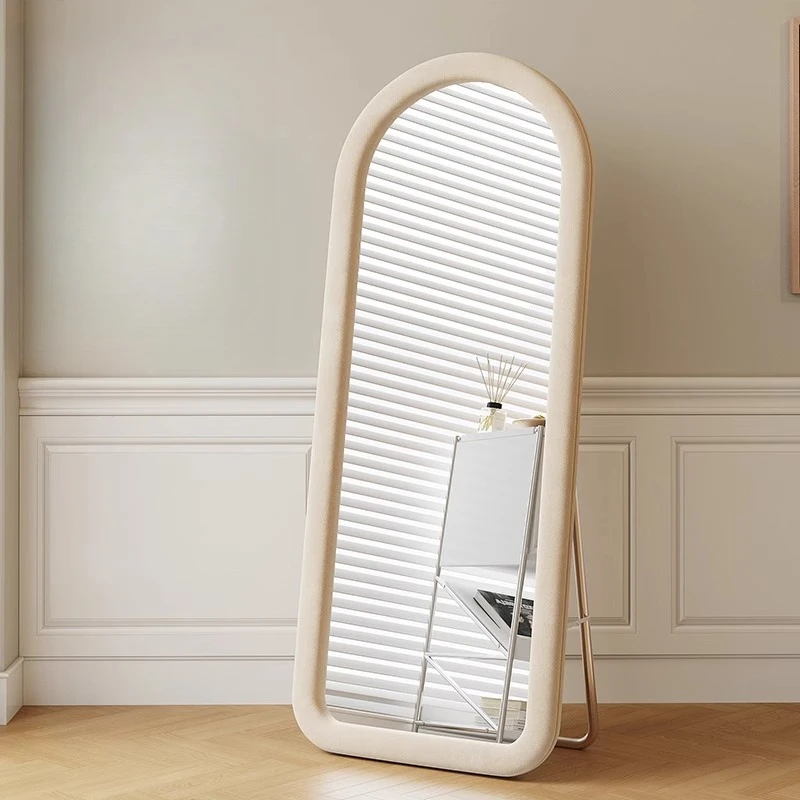 Luksusowe lustro na całą sylwetkę 180 cm, nowoczesne lustro podłogowe, meble do domu, minimalistyczny wystrój wnętrz, lustro na całej długości, ekskluzywne, eleganckie.