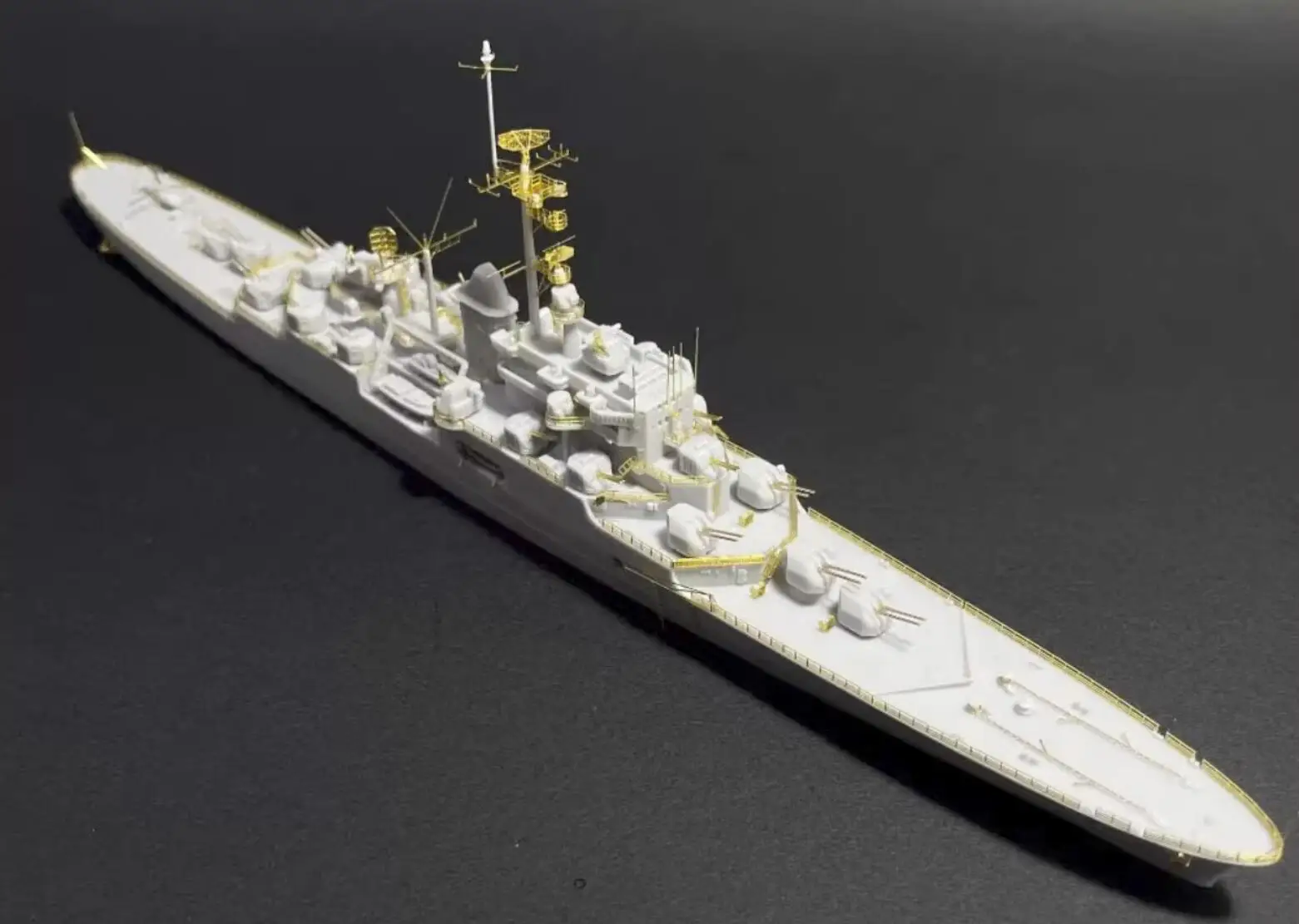 GOUZAO MDW-070 1/700 Scale French Navy Cruiser CLAA De Grasse(C610) Late 1950s