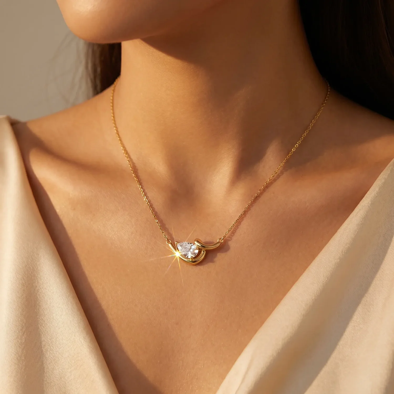Moonmory Halskette mit tropfenförmigem Messinganhänger im schlichten Design für Damen, 18 Karat vergoldet, 50 cm verstellbare Kette, Muttertag – Detail 5